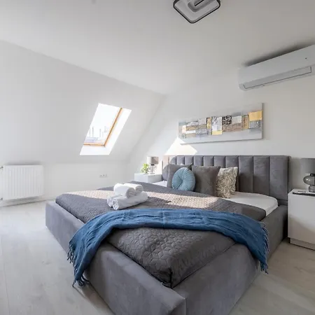 Deluxe & Minimalistic In The Heart Of Apartamento Budapest