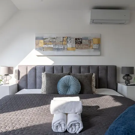 Deluxe & Minimalistic In The Heart Of Appartamento