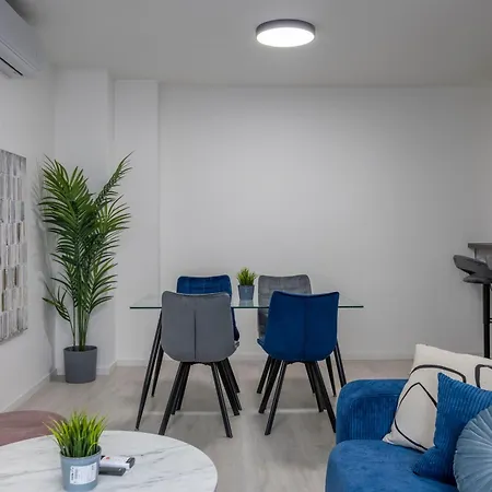 Deluxe & Minimalistic In The Heart Of Appartamento Budapest